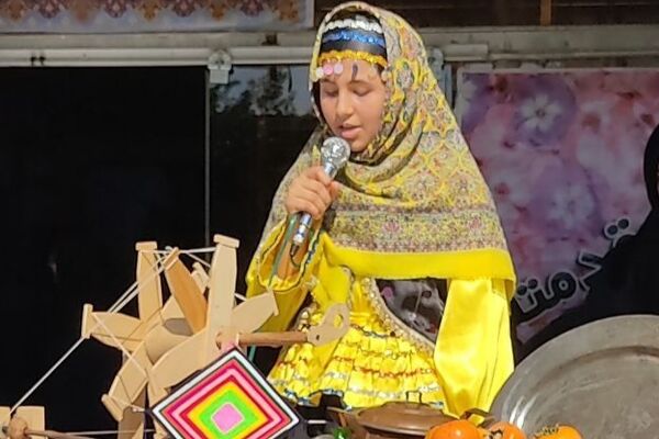 گرامیداشت روز دانش‌آموز در دبیرستان فرزانگان قائمشهر
