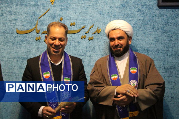 نشست ریاست سازمان دانش‌آموزی با مدیر آموزش و پرورش ناحیه یک یزد