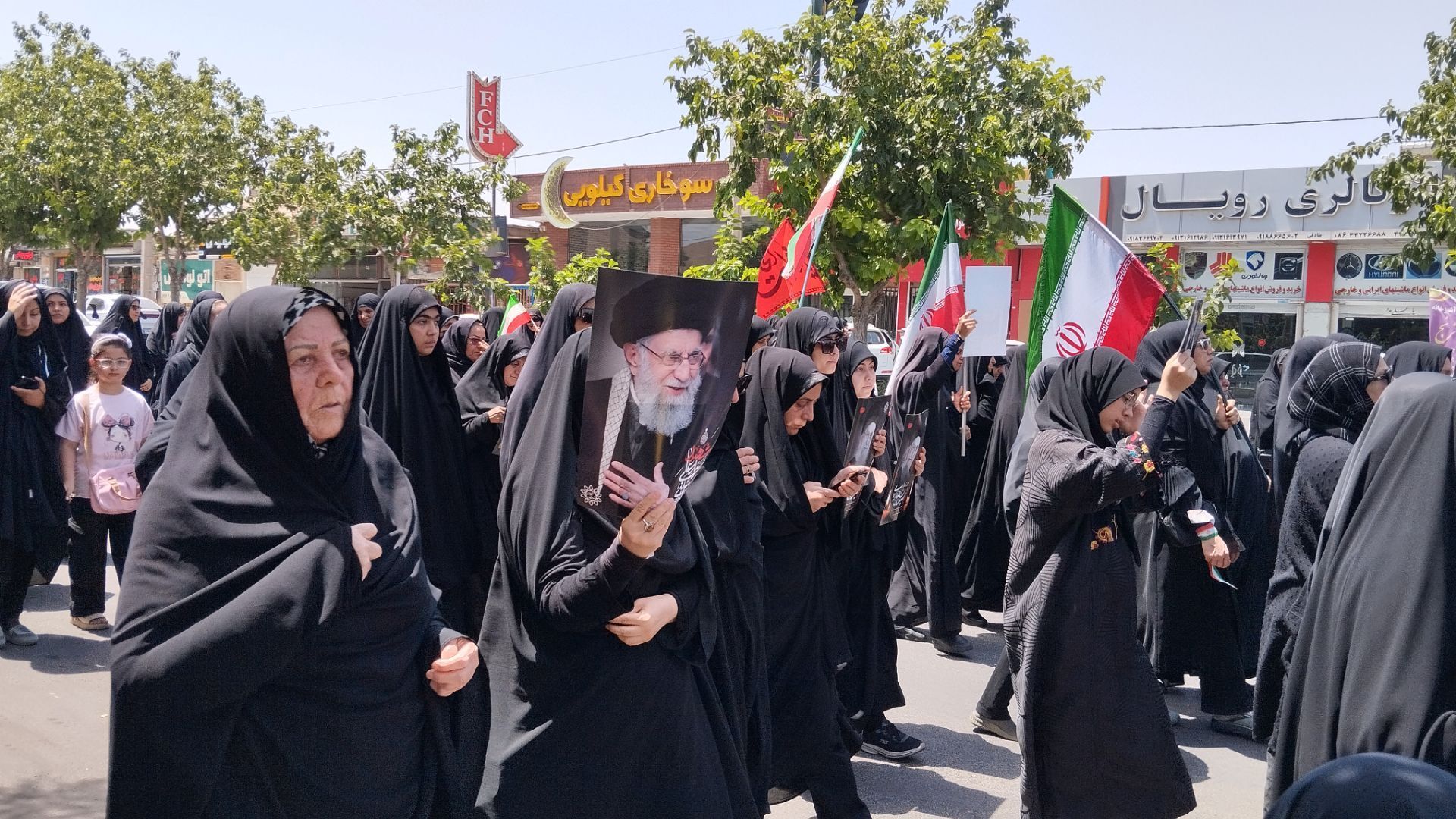 مراسم تشییع نمادین رهبر شهید انقلاب در دلیجان 