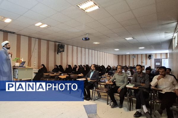 نشست مربیان و معاونان پرورشی فریمان با محوریت قرآن و عترت 