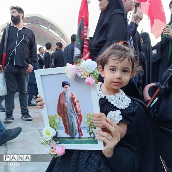 وداع باشکوه با رهبر شهید ایران در تهران