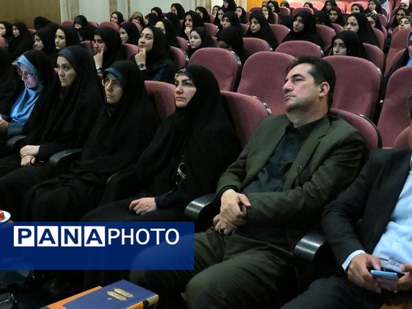 دیدار مشاور وزیر در امور زنان با دانشجویان دانشگاه فرهنگیان 