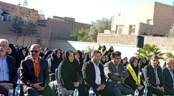 آئین نواختن زنگ انقلاب در دبیرستان حجاب بافق