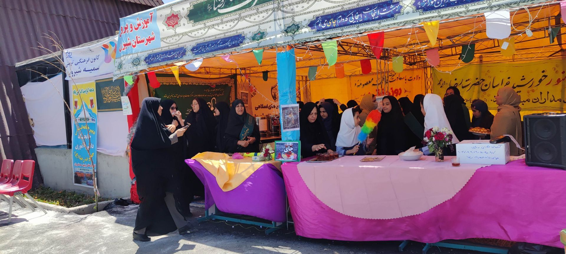 همکاری دانش آموزان خادمیار دبستان ضحی۲ با چایخانه دانش آموزی حضرت رضا(ع) شیروان