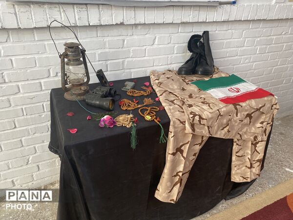 گشایش نمایشگاه مدرسه انقلاب در هنرستان عالمه باخرز
