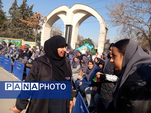 مسابقات بین مدرسه ای جام اقتدار ایران دردبیرستان دوره اول آرمینه مصلی نژاد ناحیه ۶