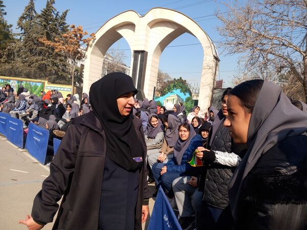 مسابقات بین مدرسه ای جام اقتدار ایران دردبیرستان دوره اول آرمینه مصلی نژاد ناحیه ۶