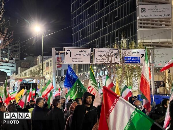 حضور مردم کرج‌ در شب سی و‌پنجمین  اجتماعات مردمی 