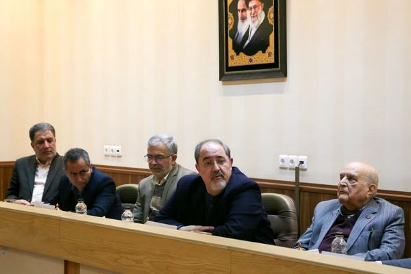 نشست خیرین مدرسه‌ ساز استان اصفهان با استاندار