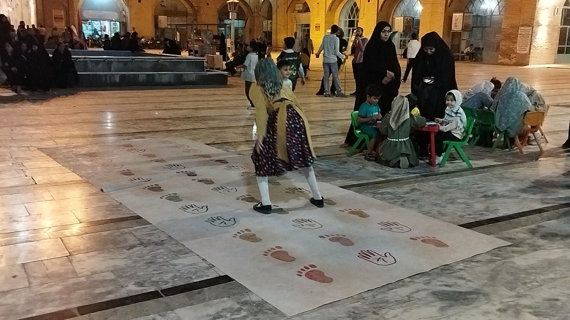 غرفه دهه نودی ها در هشتاد و دومین شب از اجتماعات مردمی نیشابور 