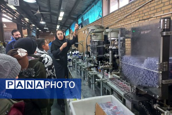 علم در صحنه عمل؛ گردش علمی دانش‌آموزان باقرالعلوم در کارخانه کیان صفا