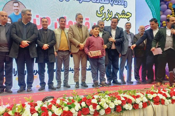 جشن روز پدر در سالن گلعباسی ورامین ؛ حضوریک هزار نفر از  پدران دانش آموزان گل‌های نمونه