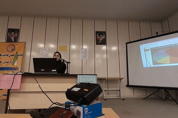 جلسه هدایت تحصیلی در دبیرستان آزاده رودهن 