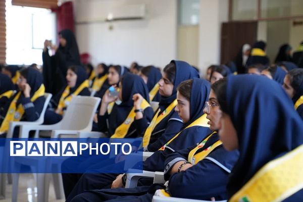 همایش استانی سپاس مربی با حضور پرشور دانش‌آموزان پیشتاز وخبرنگار پانای استان اصفهان