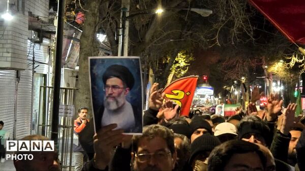 میدان لاله نظرآباد پاتوق دلدادگان رهبر