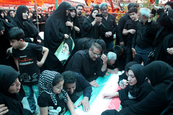خاکسپاری نوجوان شهید «محمدحسین خاکی» در گلزار شهدای قم