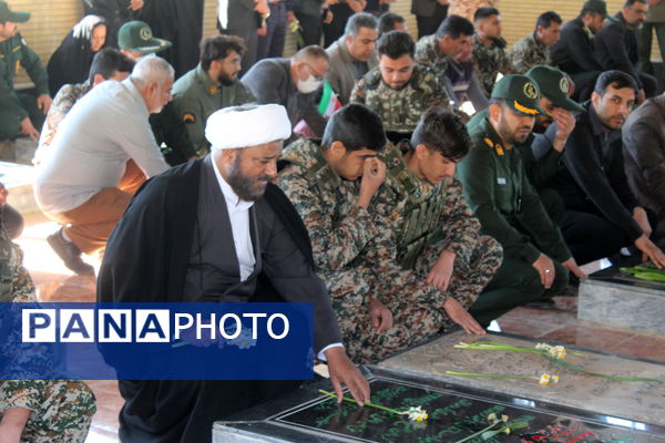 غبارروبی مزار مطهر شهدا به مناسبت آغاز دهه مبارک فجر در فراشبند