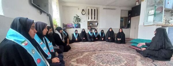 دیدار دانش آموزان آموزشگاه های شهید طاهری و عفاف شهر چنار با خانواده شهید شفیعی