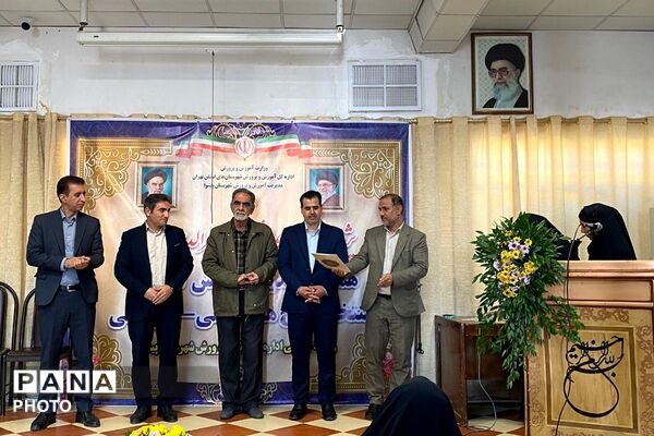 پژوهشگران نوجوان پیشوا روی سکوی افتخار