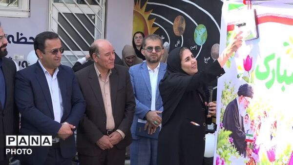 آیین نواختن زنگ غنچه‌ها در دبستان غیردولتی عطرک