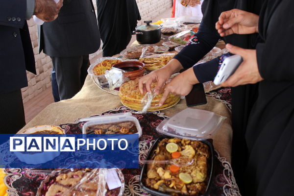 جشنواره غذا و صنایع دستی در اردوی تمشک دختران استان بوشهر