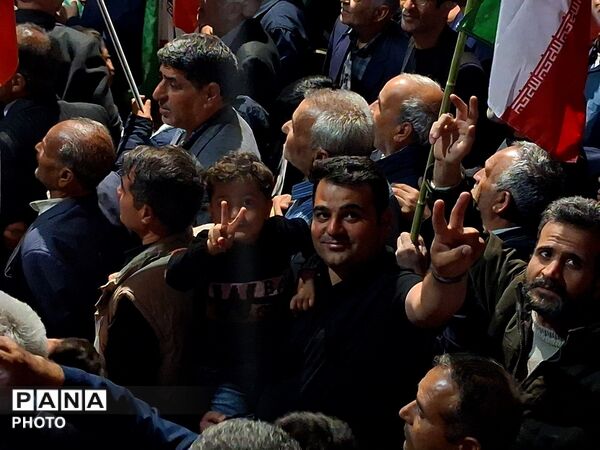 حضور اقشار مختلف مردم در مراسمات شبانه کاشمر
