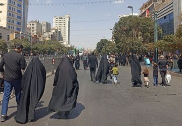 پیاده‌ روی جاماندگان اربعین در مشهد