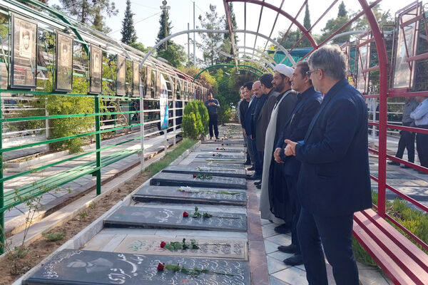 غبار روبی گلزار شهدا شیراز