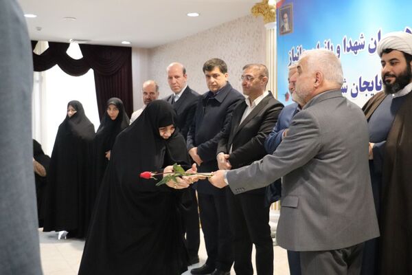 مراسم تجلیل از مادران، همسران شهدا و بانوان جانباز فرهنگی آذربایجان شرقی