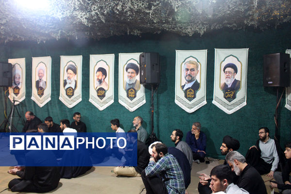 روایتگری طلاب جوان در یادواره شهدای مدرسه حقانی قم