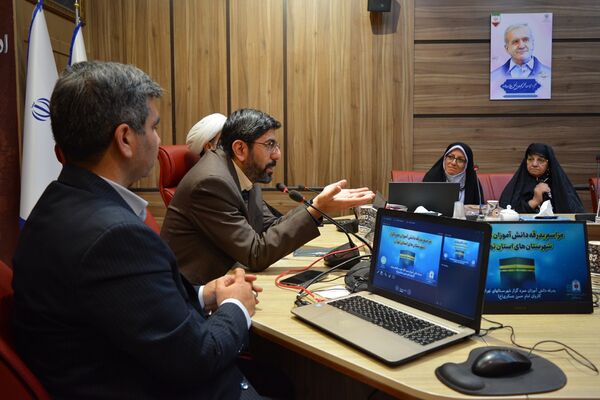 بدرقه دانش‌آموزان عمره‌گزار دختر شهرستان‌های استان تهران