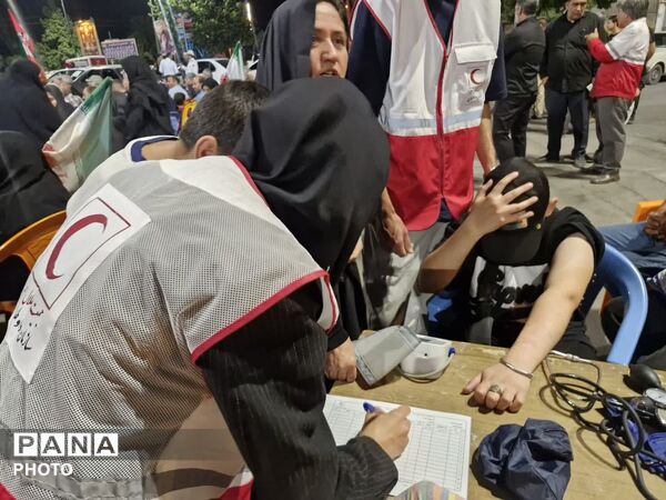 حضور میدانی امدادگران هلال‌احمر تویسرکان در یادواره شهدای زنان جنگ رمضان