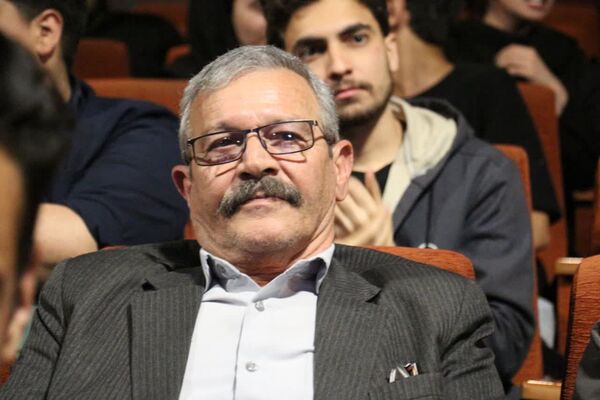 میتینگ برای نوجوانان  روی صحنه رفت