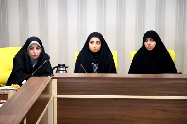 نشست مدیرکل آموزش و پرورش آذربایجان شرقی با نمایندگان مجلس دانش‌آموزی