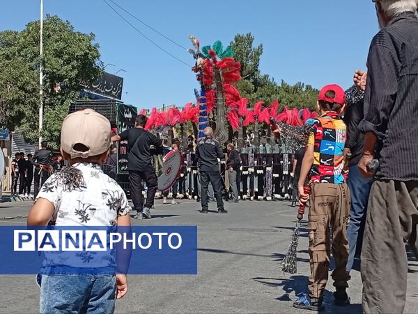 مراسم عزاداری و زنجیر زنی به مناسبت شهادت امام حسن عسکری«ع»