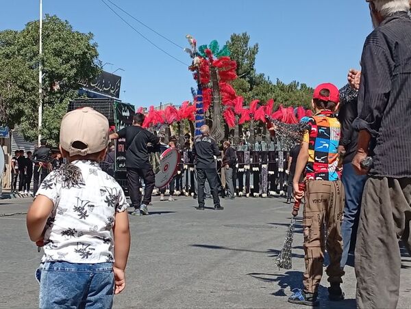 مراسم عزاداری و زنجیر زنی به مناسبت شهادت امام حسن عسکری«ع»