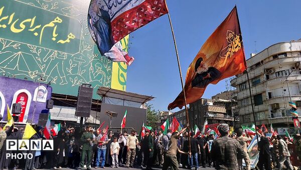 حضور اقشار مختلف مردم و مسئولین در رزمایش ۳۱۳ هزار نفری جان فدایان ایران 