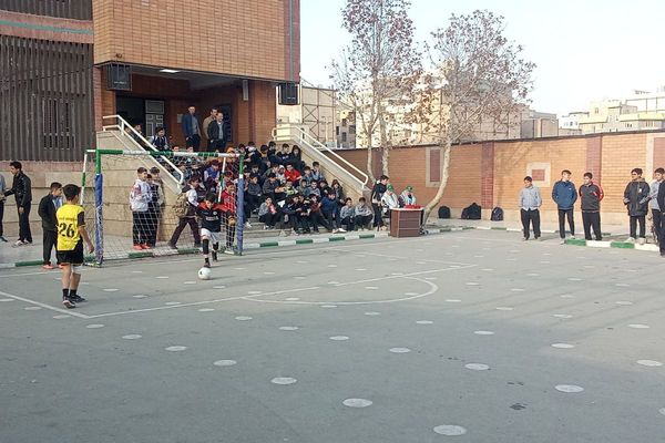  فینال المپیاد ورزشی درون مدرسه‌ای در دبیرستان بشارت بهارستان‌دو 