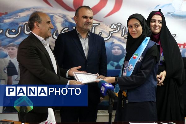 تقدیر از طلایه‌داران آگاهی در مازندران 