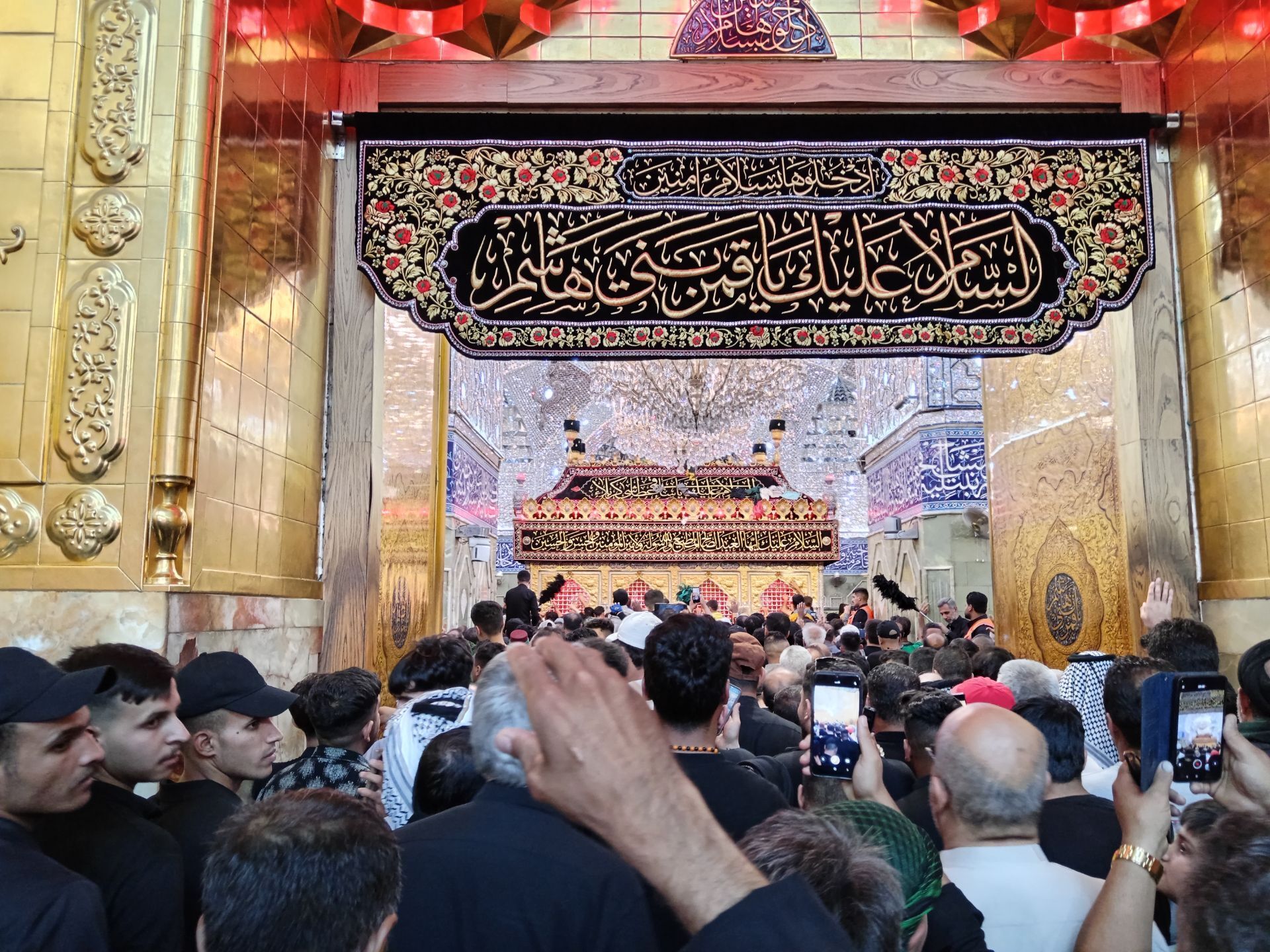 پیاده روی اربعین  و زیارت حرمین مطهر امام حسین علیه السلام و حضرت ابوالفضل عباس علیه السلام 