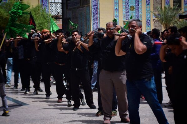 زابل در ماتم حسین؛ گلزار شهدا شهرستان زابل میزبان اشک و شور عزاداران حسینی