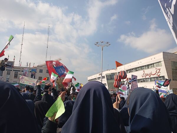 حماسه دانش‌آموزان مشهدی در روز ۱۳ آبان