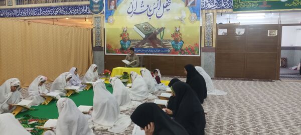 برگزاری محفل انس با قرآن به میزبانی دبستان راشد مرندی در حاجی‌‌آباد 
