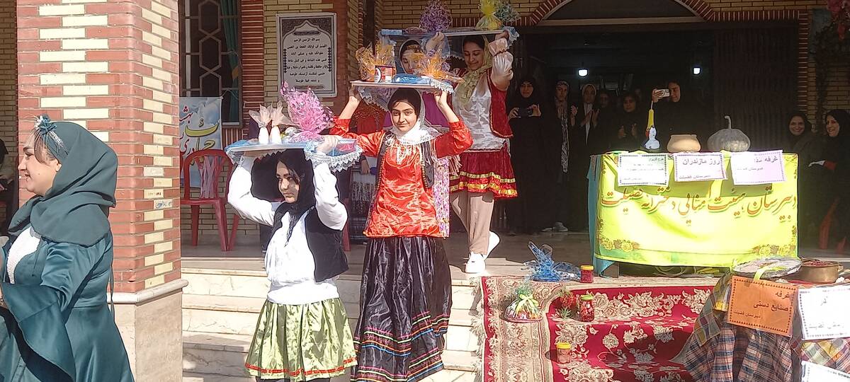برگزاری جشن مازندران در دبیرستان فضیلت شهرستان قائمشهر