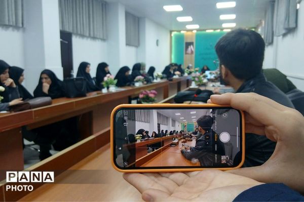 نشست صمیمی مشاوران و مربیان جدیدالاستخدام به مناسبت هفته امور تربیتی