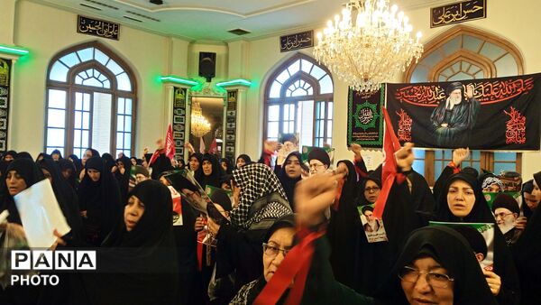 وداع کاشمری ها با رهبر فقید در حسینیه کویتی مشهد