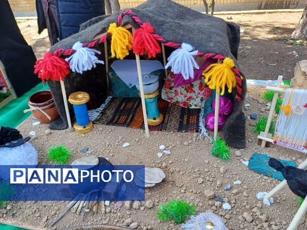 بازارچه کاروفناوری در دبیرستان حاج آقا توکلی زرقان 