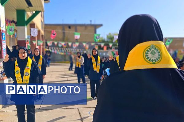 طنین زنگ انقلاب در مدرسه فرزانگان شهرستان باشت