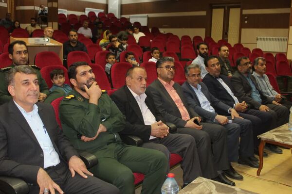 مراسم تجلیل از نویسندگان و هنرمندان شهرستان فراشبند‌
