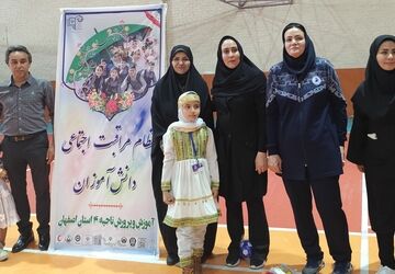 برگزاری جشنواره بومی محلی در ورزشگاه سلمان ناحیه۴